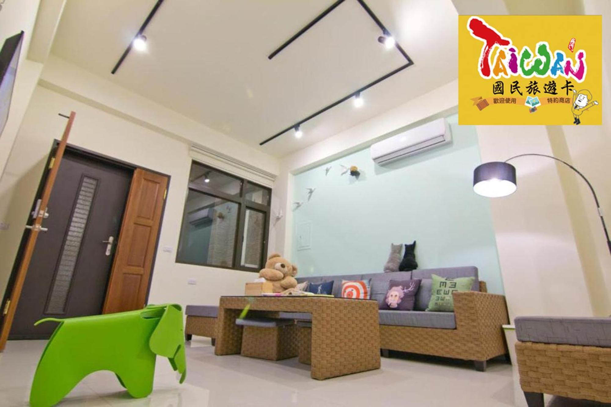 羅東木村電梯民宿: Cloud Comfort with Free Laundry & Starbucks Coffee Luodong Exterior photo